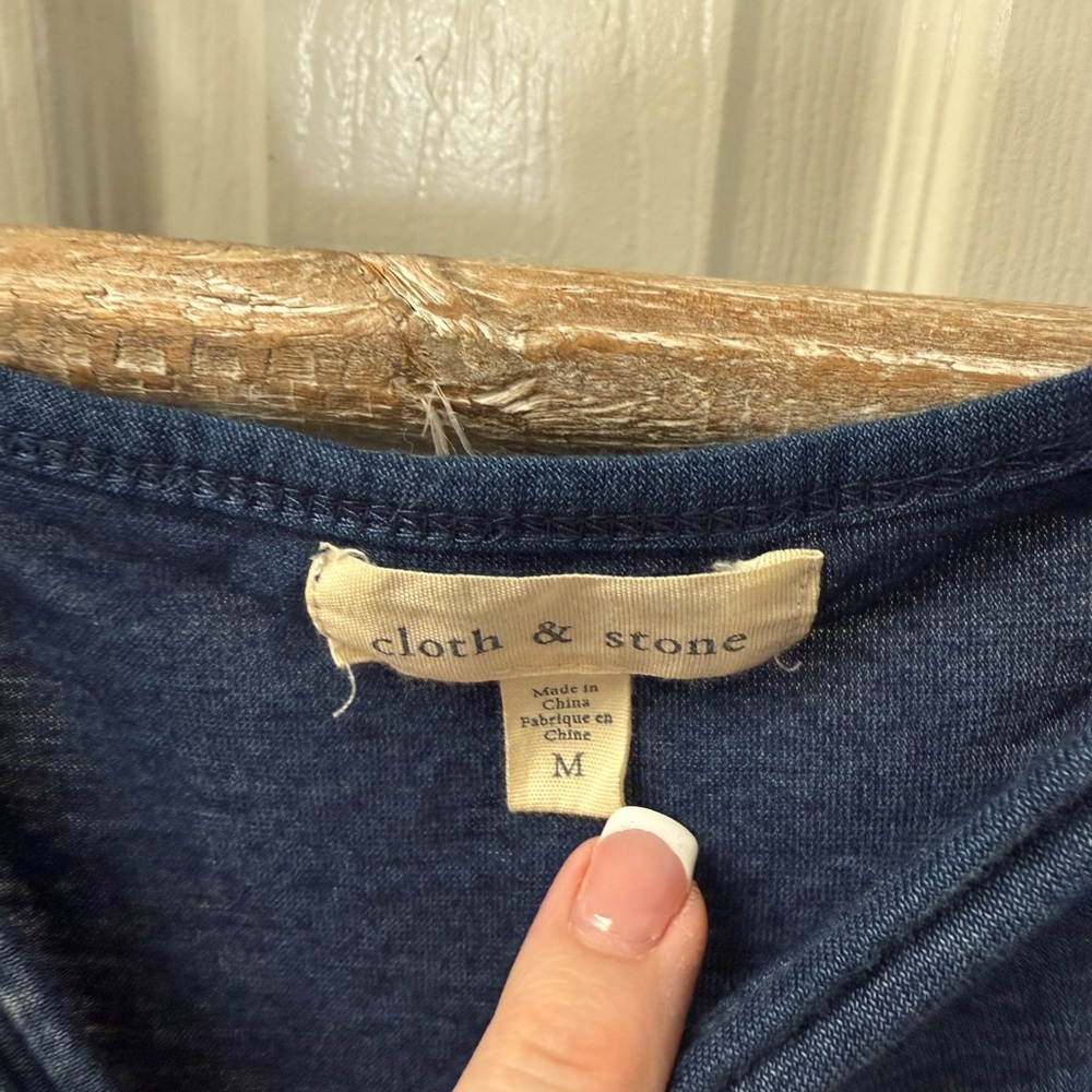 CLOTH & STONE Maxi Dress
COLD SHOULDER Nila Blue
Ombre - Picture 3 of 3